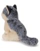 Плюшената играчка вълк на WWF (15 cm) има мека, пухкава сива козина на гърба, опашката и ушите, крака и лице в кремав цвят; тя е обърната с лице настрани и показва страната и опашката си.-2-thumb
