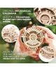 Една ръка държи 3D дървен пъзел Ugears - Календар, 24 части - механичен календар с циферблати и гравюри. Текстът подчертава стиймпънк стила му, планетарните зъбни колела и диапазона на датите от 2017 до 2044 г. Близки планове разкриват детайлната изработк-5-thumb