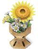 The 3D пъзел Cubic Fun - Букет слънчоглед (102 части) е декоративна фигура с голям часовник слънчоглед и малки бели и лилави цветя в кафява шестоъгълна ваза, а върху едно от цветята има пчела.-2-thumb