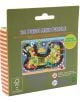 В кутията на Мини пъзел Floss & Rock, Cars - Коли, 24 части е изобразена цветна сцена на писта, завършен размер 34x24 cm. Подходяща за възраст 3+, с предупреждения за безопасност и лого на компанията върху опаковката.-2-thumb