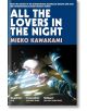 Корицата на "Всички любовници в нощта" изобразява жена, легнала на бюро, със светлина върху лицето ѝ, с удебеленото заглавие и автора отгоре и цитати от рецензии в долната част.-thumb