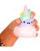 Една ръка стиска сладката играчка Legami Антистрес фигурка - Пу, която е с пастелен цвят. Меката играчка се деформира под натиск, докато човекът носи на китката си гривна с мъниста.-2-thumb