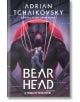 Корица на книгата Bear Head (Dogs of War, Book 2): Гигантска мечка се извисява зад човек в скафандър, окачен на въжета, на фона на ярък червен кръг с цифрови ефекти.-thumb