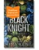 Корицата на книгата Черен рицар е с пищни зелени и сини цветя и листа. Оранжев стикер с текст на български език частично закрива заглавието, като отбелязва, че издателството ще предостави предстояща корица.-thumb