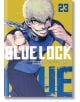 На корицата на Blue Lock, Vol. 23 е изобразен Крис Принс - русокос аниме герой в синьо-жълта футболна униформа, който гледа към зрителя със силна усмивка. Заглавието и номерът на тома са изписани на видно място.-thumb