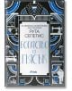 Вдъхновената от стила „ар деко“ корица на книгата „Богатство от пясък“ включва сини, черни и сребърни геометрични мотиви, коктейли и градски пейзаж, напомнящ за Детройт през 1927 г. Българското заглавие и акцентите, свързани със семейните тайни, обогатява-2-thumb