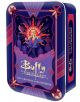 Декоративната кутийка със заглавие "Buffy the Vampire Slayer Tiny Tarot Deck and Guidebook" включва рисунка на руса жена с кол, градски силует и мистични символи.-1-thumb