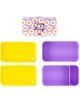 Комплектът за обяд Legami Daisy включва цветен капак с надпис "Наслаждавай се на малките неща", четири контейнера, които могат да се подреждат един върху друг (два жълти, два лилави и един с отделения), подредени грижливо на бял фон.-5-thumb