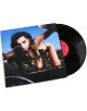 Албумът Charli XCX - Crash (VINYL) частично се измъква от опаковката, на която е изобразена жена в черни бикини, облегнала се напред на предното стъкло на автомобил на фона на синьо небе, което повтаря смелата денс-поп атмосфера на "Crash".-thumb