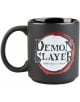 Черна чаша Grupo Erik - Demon Slayer, 350 мл, с логото на Kimetsu no Yaiba с дръзки бели и черни букви и червен кръг с щрих на четката - идеален аксесоар за всеки фан на Demon Slayer.-1-thumb