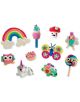 С Детски творчески комплект Floss & Rock с глина Rainbow Fairy децата могат да изработват цветни творения като дъга, кексче, гъба, бухал, поничка, пеперуда, костенурка, еднорог и други от моделираща глина на бял фон.-6-thumb