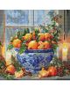 Диамантен гоблен Ideyka - Купа с цитросови плодове: Създай уют с картина на синя и бяла купа, пълна с портокали и зелени листа на прозорец със свещи, шишарки и сняг отвън за празнично настроение.-1-thumb