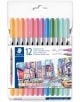 Кутия с 12 двувърхи флумастери Staedtler 3200 в пастелни цветове, опаковката е с ярка илюстрация на Таймс Скуеър, един флумастер е показан отвън за демонстрация на двувърхия дизайн.-thumb