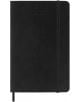 A Moleskine Black 2026 джобен черен ежедневник тефтер-органайзер с меки корици, ластична закопчалка и видима разделителна лента.-2-thumb