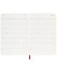 The Moleskine Scarlet Red 2026 джобен седмичен тефтер-органайзер с меки корици показва юли и август 2026 г. в месечен изглед на две страници, маркирани с червена лента; и двата месеца започват в сряда.-4-thumb