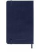 A затворен Джобен син седмичен тефтер-органайзер Moleskine Sapphire Blue 2026 с твърди корици, заоблени ъгли, ластик за затваряне и отметка. Логото на Moleskine е релефно върху корицата на този стилен тефтер.-7-thumb