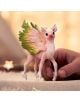 Една ръка държи Фигурка Schleich: Магическа сърна бебе - малък, розов елен с блестящи зелени и жълти крила, четири крака, изправени уши и причудливо изражение - на меко размазан фон.-2-thumb