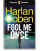 Корица на книгата за Penguin Readers Level 5: Fool Me Once (ELT Graded Reader). Една жена стои на безлюден нощен път под улична лампа, а зад нея има дървета и трева. Заглавието и авторът са показани с удебелен шрифт, идеален за изучаващите чужд език.-1-thumb