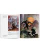 Отвореното копие на "Frazetta (Taschen's Basic Art)" показва ярко фентъзи изкуство с върколаци, разрушени сгради и голяма оранжева луна; на дясната страница свиреп върколак се хвърля към уплашен мъж в зловеща сцена.-5-thumb