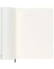 Отворен Голям син седмичен тефтер-органайзер Moleskine Sapphire Blue 2026 г. с меки корици показва вътрешната корица и първата страница със слаби линии и място за име и информация за контакт. Включва книгоразделител с черна панделка.-3-thumb