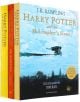 Илюстрованият комплект от 3 книги "Хари Потър" с книжна подвързия стои изправен и показва на лицевата страна рисунката на Хари, който лети на метла над Хогуортс в здрача; цветните гръбчета са в жълто, оранжево и синьо.-thumb