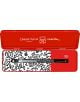 Химикалка Caran d'Ache Keith Haring Black Special Edition в червен корпус, с неговия подпис и сърце, както и със смела черно-бяла рисунка отвътре. Вече е наличен в книжарница Orange.-2-thumb