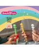 Три ръце държат цветни химикалки, сред които и „Химикалка Miquelrius Back2Fun Hug Attack – Жабче“ с симпатичен накрайник във формата на жабче. Фоном служи пастелна дъга и блестящи елементи. Текст: Back2Fun Miquelrius, Good vibes only, както и малка илюстр-6-thumb