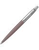 Сребристо-кафява химикалка Parker Jotter Originals с метален клипс и елегантен, модерен дизайн, разположена диагонално на бял фон. Предлага се в Книжарница Orange.-1-thumb
