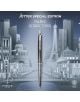 Химикалка Parker Jotter Special Edition Global Icons - Paris стои изправена пред сиво-синия градски пейзаж на Париж с Айфеловата кула в чест на емблематичните пишещи инструменти.-7-thumb