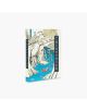 Книгата "Хирошиге" стои изправена на обикновен бял фон, а на корицата ѝ са изобразени лодки по синя река сред заснежени скали и дървета в традиционен японски стил дърворезба.-3-thumb