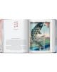Отворена книга, "Хирошиге: Сто известни изгледа от Едо, 45-о издание", показва японска укийо-е гравюра на гигантски кои над пейзаж на дясната страница и текст на английски/японски със заглавие и параграф на лявата.-3-thumb