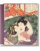 В "Hokusai Shunga" са изобразени две фигури в интимна прегръдка върху жив шарен плат, облечени в детайлно облекло от епохата Едо, със сложни прически и фон от цветя и геометрични мотиви.-1-thumb