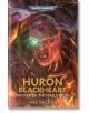 Корицата на Huron Blackheart Master of the Maelstrom показва лидера на червените корсари със светещо кибернетично око и броня на огнен, хаотичен фон. В горната част се появява логото на Warhammer 40 000.-thumb