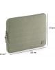 Калъфът за лаптоп Miquelrius Urban Soft Khaki 15" / 16" е светлозелен, ватиран мек калъф със закопчаване с цип (385x270x25 мм) и малък етикет от плат в предния долен ъгъл.-2-thumb