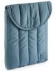 Калъфът за таблет Miquelrius Urban Soft Blue Oil 10" е подплатен калъф в цвят тил, с капак, вертикални шевове отпред и малка лепенка с лого в долния десен ъгъл, предназначен за защита на таблети.-1-thumb