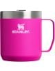 Stanley Violet Blossom къмпинг чаша е яркорозова с метален капак и дръжка, с бялото лого на Stanley с лъвче и крила и предлага вакуумна изолация, за да запази напитките топли или студени в продължение на часове.-1-thumb