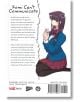 Изображението показва задната корица на Komi Can't Communicate, Vol. 36. Социално тревожна гимназистка с дълга тъмна коса в униформа седи настрани, държейки оризова топка, а текстът описва борбата ѝ със социалната тревожност.-2-thumb