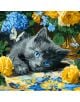 Спокойно сиво коте със сини очи лежи сред жълти и сини цветя, наблизо има пеперуди - идеално за рисуване по номера с Комплект за лесно рисуване с акрилни бои Ideyka - Синеоко коте, 40 x 40 см.-1-thumb