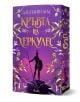На лилаво-златистата корица на "Кръвта на Херкулес" е изобразен силует на воин с щит и копие, заобиколен от цветни лози. Дизайнът напомня за българските легенди за богове и търсене на безсмъртие.-1-thumb