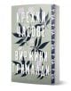 Книгата „Крехки часове“, украсена с корица с флорални мотиви, на която се открояват бели и розови цветя и зелени листа на светлозелен фон, прекрасно отразява нежността на майчината любов в своите страници.-1-thumb