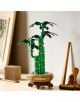 Моделът „LEGO Botanicals Бамбук за късмет“ – бамбуково растение със зелени стъбла и листа – е изложен върху светла повърхност до дървен печат и рамка за снимки.-5-thumb