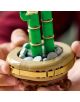 Крупно изображение на ръце, които държат LEGO Botanicals „Бамбук за късмет“ — декоративен модел на бамбуково растение със зелени стъбла, сиви камъни и кафяво саксие.-8-thumb