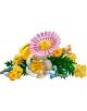 LEGO Botanicals „Малък слънчев букет“ е творчески комплект с ярки цветя – розова маргаритка, жълти и оранжеви цветя, камбанки и листа – всички изработени от LEGO кубчета.-2-thumb