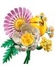 „LEGO Botanicals Малък слънчев букет“ е творчески комплект с пъстра комбинация от сглобяеми LEGO елементи, включващи розова маргаритка, жълта роза, бели и жълти цветя, както и зелени листа.-4-thumb
