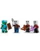Четири фигурки от серията „LEGO Minecraft: Пустинният патрул на злобарите“ се изправят една срещу друга: една в тюркоазена броня с щит и меч, и три с оръжия с формата на блокове, като всички имат бели, квадратни глави и гневни изражения.-6-thumb