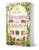 Книга със заглавие "Магазинче за магии" с цветна корица, на която са изобразени растения, книги за заклинания и буркани на рафтове до сводест прозорец. В долната част сред растенията спи котка. Автор: Сара Бет Дърст.-1-thumb