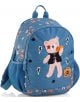 Малка детска раничка Miquelrius Rock Star, 7 л: синя, с релефно мече, щампи със зайчета и звезди, частично от рециклирани пластмасови бутилки. Сини ципове, мрежести странични джобове и малък оранжев надпис.-1-thumb