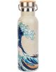 The метална бутилка Grupo Erik Hokusai Голямата вълна край Канагава с дръжка, 500 мл, е изработена от неръждаема стомана и декорирана с цветен принт на емблематичната вълна и планина за стил и издръжливост.-1-thumb