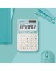 Настолният калкулатор Casio MS-20YC-LG, светло зелен, с удобен дизайн показва 1234567890 на екрана си и е поставен върху тюркоазено бюро заедно със съчетани по цвят папки, телбод и компютърна мишка.-3-thumb