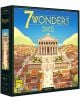 Изображението показва кутията за Настолна игра: 7 Wonders Dice. На корицата е изобразен древен храм в град, с хора, къщи и хълмове под ясно небе.-1-thumb